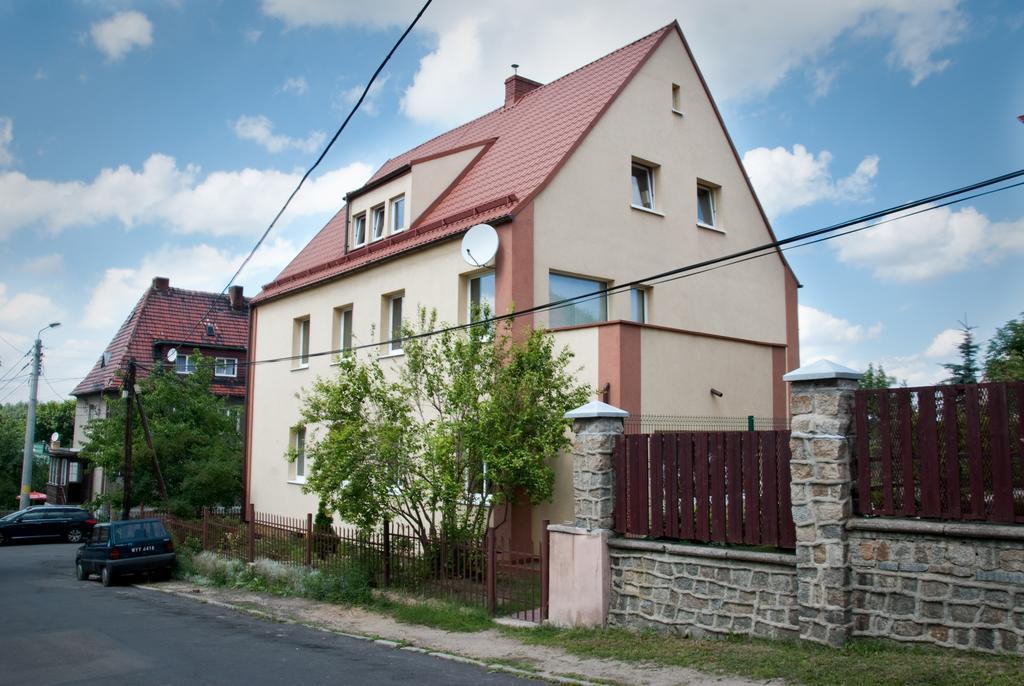 Guest House Wanda Wałbrzych Esterno foto